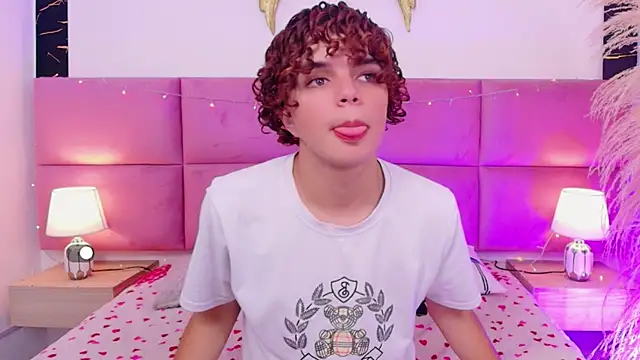 Skyee angel online show from 12-21-25, 01:35