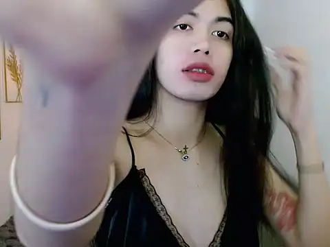 hollyyumiloove online show from 11-28-25, 03:23