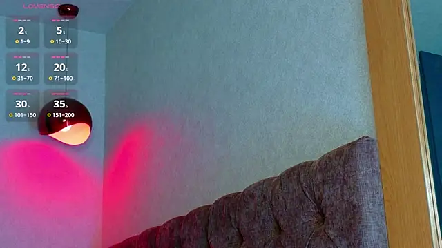 Snapshot of Lina_lust_ chatting on 04-27-26, 01:14 Lina lust online show from 04-27-26, 01:14