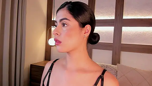 SarhaVega online show from 11-30-25, 02:07