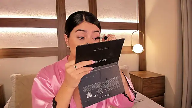 SarhaVega online show from 04-12-26, 01:25