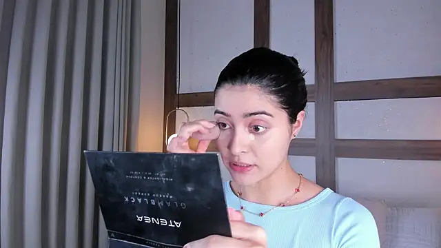 SarhaVega online show from 12-22-25, 01:22