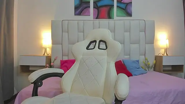 mask red girl online show from 03-26-26, 12:25