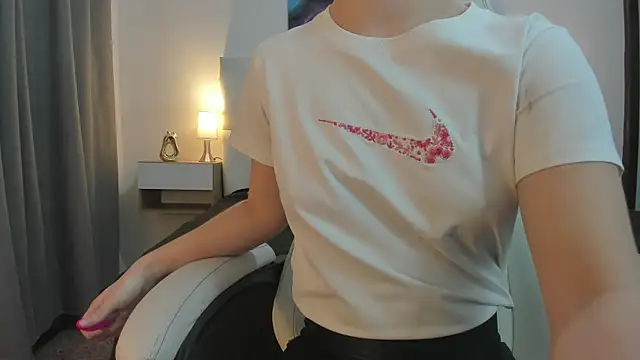 mask red girl online show from 06-19-26, 01:17