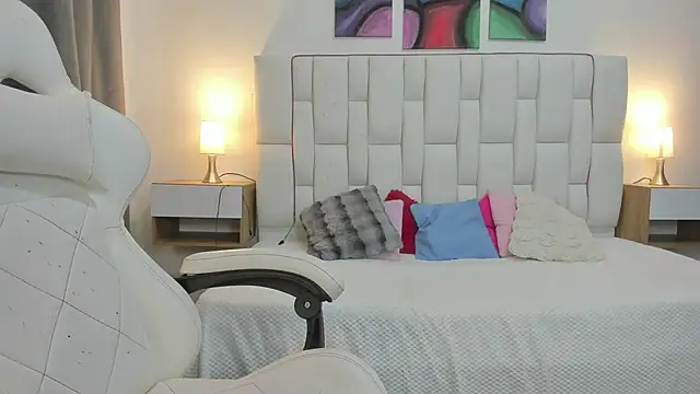 mask red girl online show from 03-20-26, 01:01