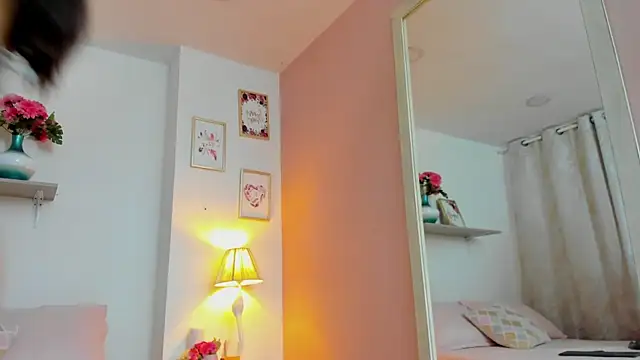 LauraRaider online show from 11-24-25, 08:53