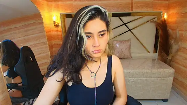 Snapshot of sofi_r_ chatting on 02-19-26, 01:19 sofi r online show from 02-19-26, 01:19