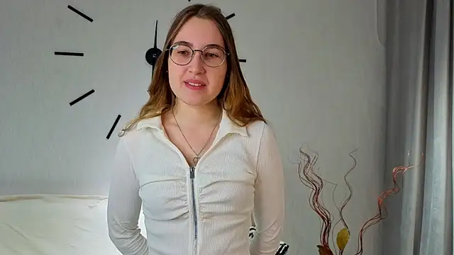 DebbraBickler online show from 11-30-25, 06:19