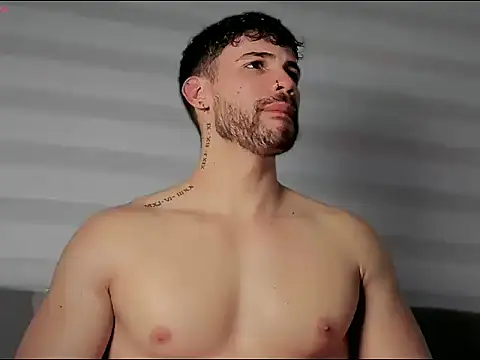 Valenthino Salvatore online show from 11-25-25, 04:35