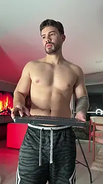 Valenthino Salvatore online show from 12-21-25, 04:14