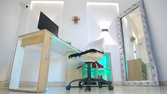 Emily Jedet online show from 04-10-26, 11:23