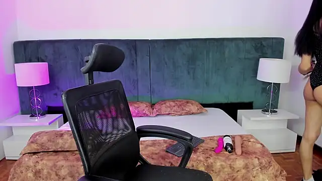 CleoColliva  online show from 02-11-26, 04:34