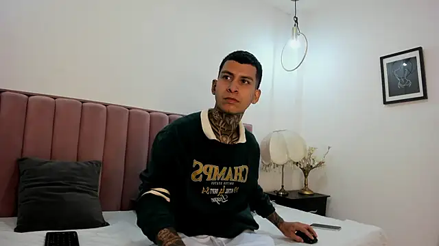 Andrew sanders68 online show from 12-20-25, 03:20