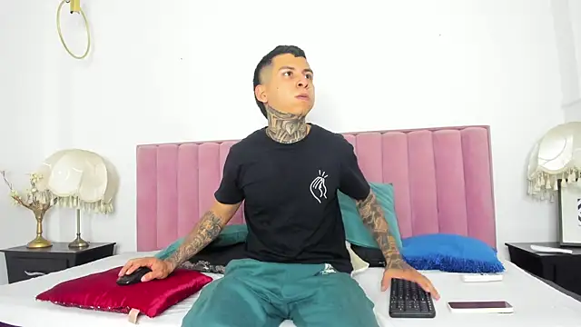 Andrew sanders68 online show from 01-08-26, 07:31