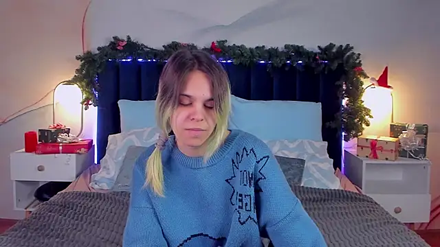 Snapshot of LiraBelle chatting on 12-15-25, 03:23 LiraBelle online show from 12-15-25, 03:23