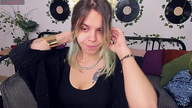 Snapshot of LiraBelle chatting on 11-24-25, 03:28 LiraBelle online show from 11-24-25, 03:28