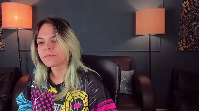 Snapshot of LiraBelle chatting on 11-22-25, 04:44 LiraBelle online show from 11-22-25, 04:44