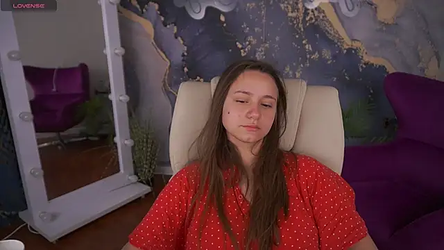 TinyNatalie online show from 07-10-26, 01:49