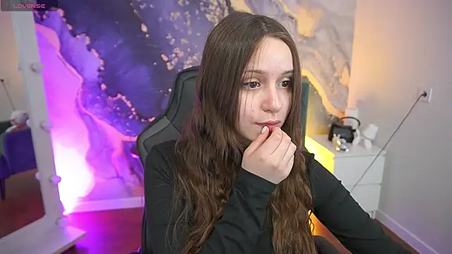 TinyNatalie online show from 04-18-26, 02:30