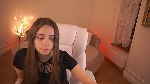 TinyNatalie online show from 12-18-25, 10:02