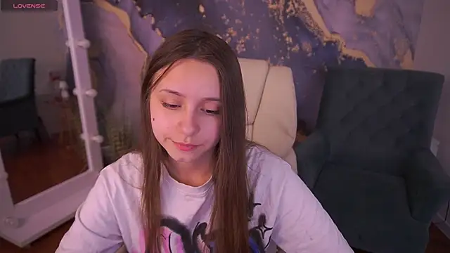 Snapshot of TinyNatalie chatting on 05-01-26, 01:27 TinyNatalie online show from 05-01-26, 01:27