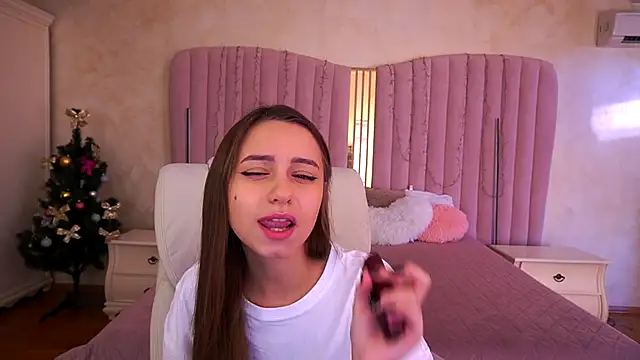 TinyNatalie online show from 12-16-25, 08:18