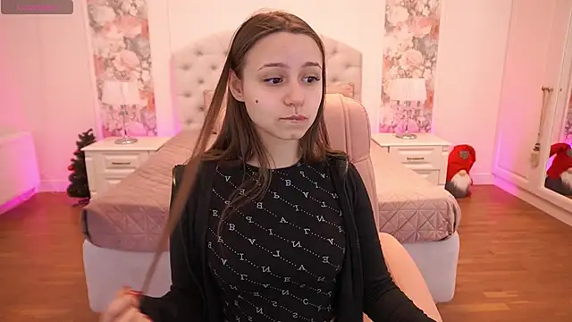 TinyNatalie online show from 01-18-26, 02:20