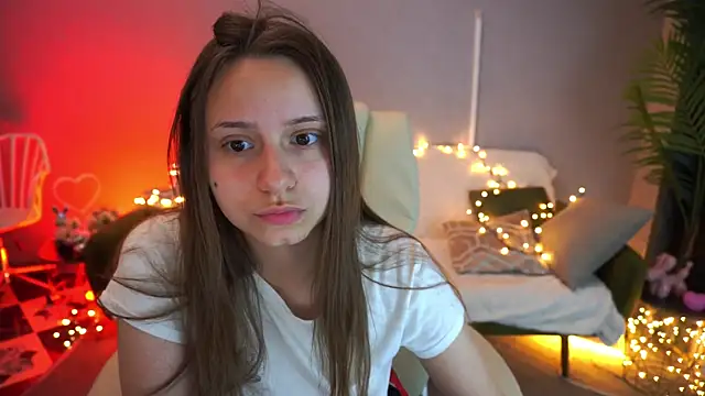 Snapshot of TinyNatalie chatting on 05-16-26, 08:41 TinyNatalie online show from 05-16-26, 08:41