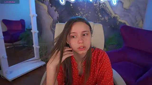 TinyNatalie online show from 07-09-26, 01:43