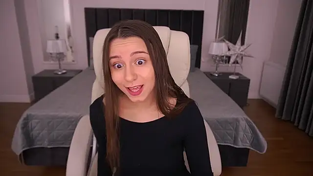 TinyNatalie online show from 12-15-25, 02:39