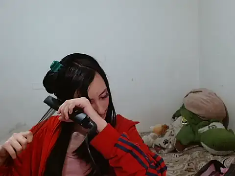 Snapshot of candystream chatting on 12-04-25, 05:06 candystream online show from 12-04-25, 05:06