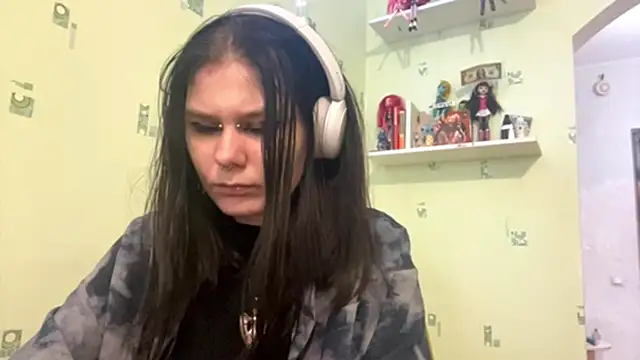 TraceeSchutt online show from 12-04-25, 12:15