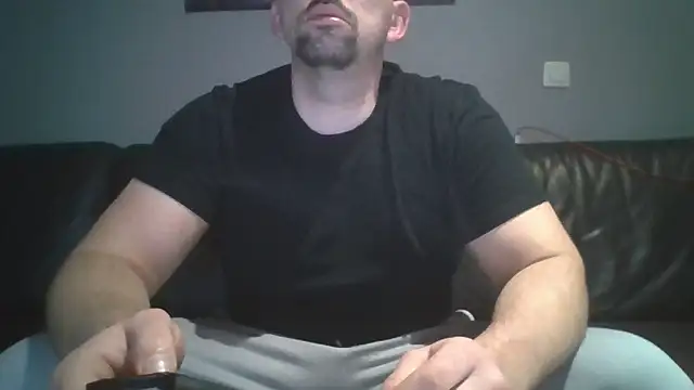 DeeLouLou online show from 11-30-25, 05:41