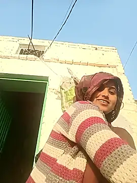 Snapshot of Pooja_hote chatting on 12-17-25, 02:16 Pooja hote online show from 12-17-25, 02:16