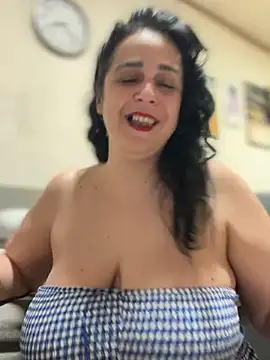 Snapshot of Mary_kansas_bbw chatting on 05-07-26, 06:22 Mary kansas bbw online show from 05-07-26, 06:22