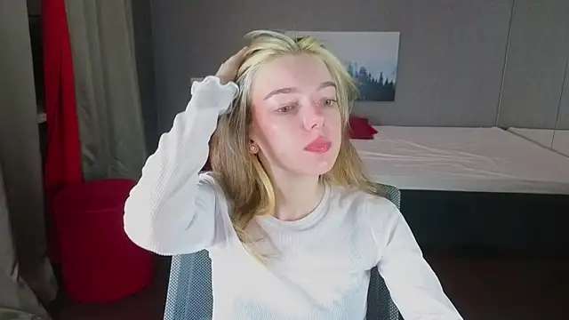 MILLIE MUR online show from 12-14-25, 05:13