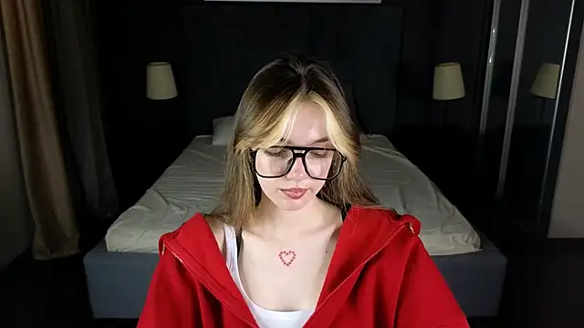 MILLIE MUR online show from 12-15-25, 05:57