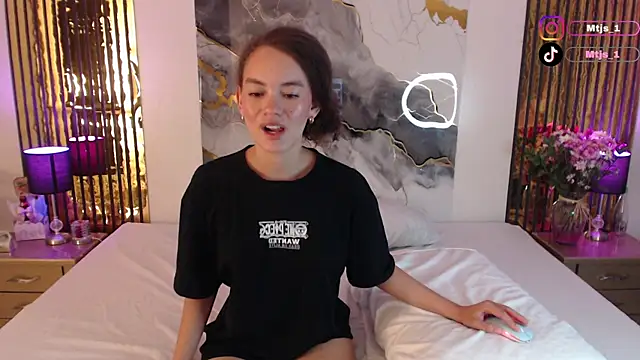 MiticaBrennet  online show from 04-07-26, 04:25