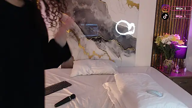 MiticaBrennet  online show from 04-15-26, 04:29