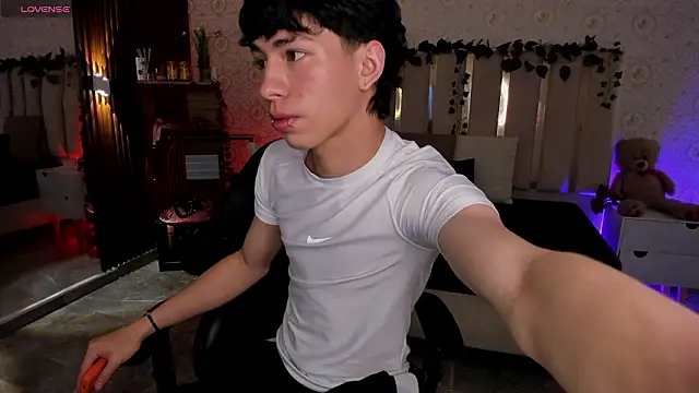 Snapshot of kaelwolf_tay chatting on 02-19-26, 07:33 kaelwolf tay online show from 02-19-26, 07:33