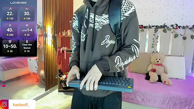 kaelwolf tay online show from 02-07-26, 07:11