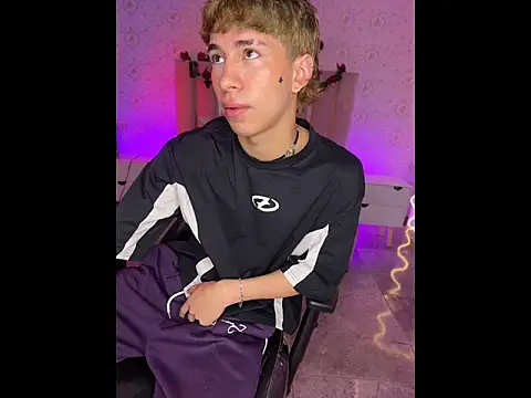 kaelwolf tay online show from 04-17-26, 11:35