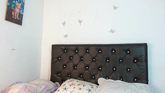 Ameliejoness  online show from 03-18-26, 08:53