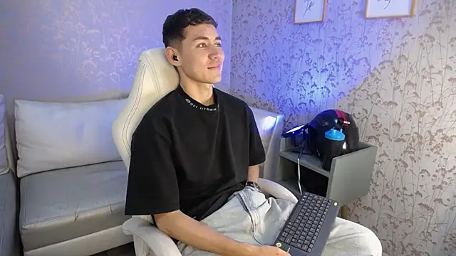 LoganFoster  online show from 12-15-25, 11:31