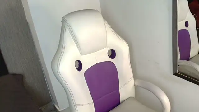 LoganFoster  online show from 01-12-26, 08:15