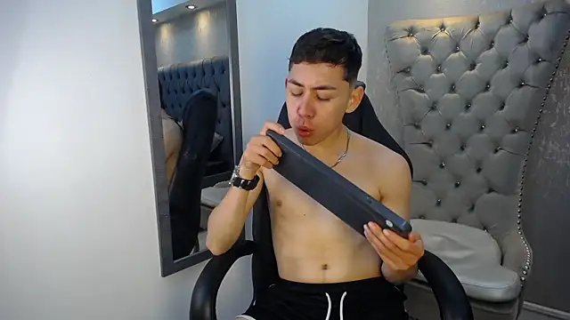 LoganFoster  online show from 12-19-25, 08:44