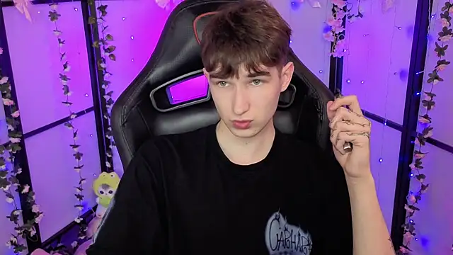 Snapshot of Maxwellchiik chatting on 11-25-25, 12:38 Maxwellchiik online show from 11-25-25, 12:38