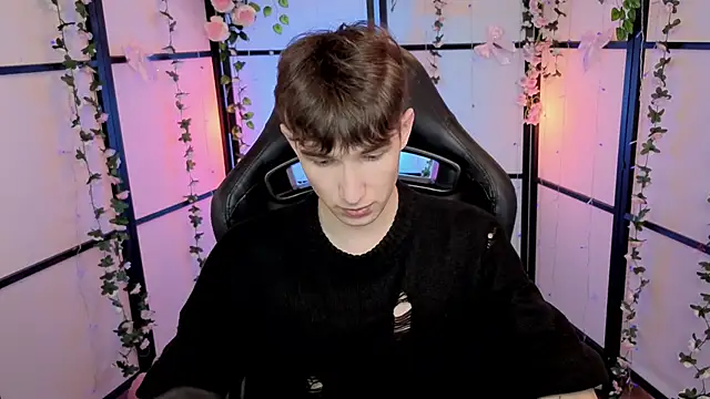 Snapshot of Maxwellchiik chatting on 11-30-25, 08:53 Maxwellchiik online show from 11-30-25, 08:53