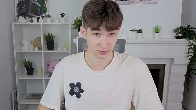 Snapshot of Maxwellchiik chatting on 11-26-25, 12:38 Maxwellchiik online show from 11-26-25, 12:38