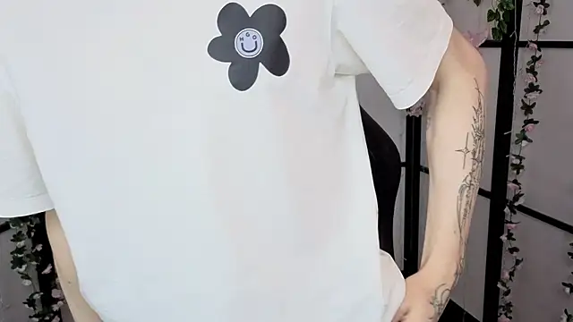 Snapshot of Maxwellchiik chatting on 11-29-25, 08:42 Maxwellchiik online show from 11-29-25, 08:42